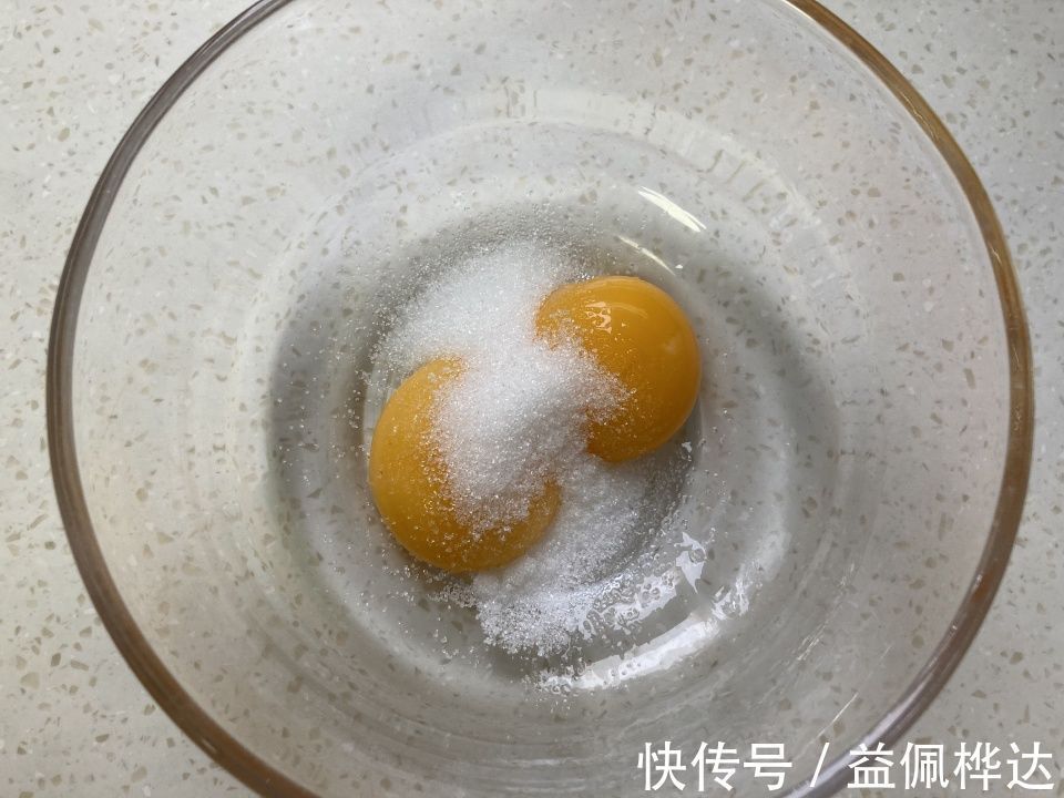 小饼|最近孩子迷上了这小饼，不加一滴水不加一滴油，酥脆可口，太香了