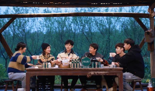 节目组 张艺兴成了《向往的生活》里最惨的常驻嘉宾?