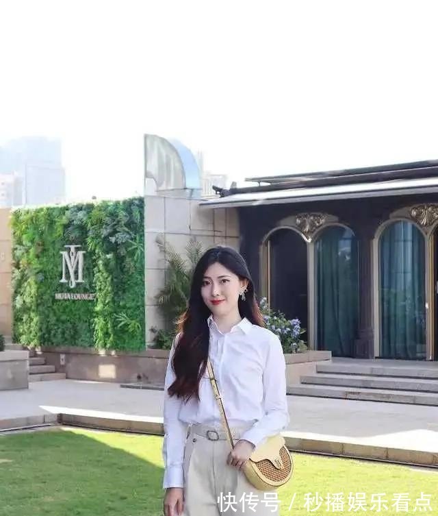 气质优雅 这才是真正的美!穿着得体,气质优雅,真的美到了一笑一颦中