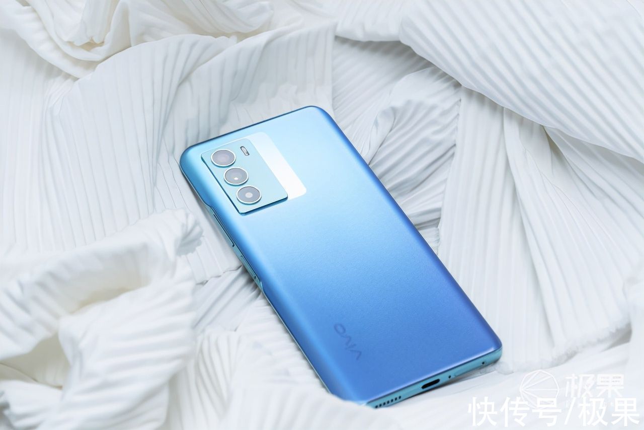 t1|vivo T1真机上手：骁龙778G+5000mAh大电池，1799售价很亲民