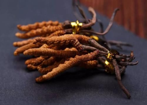 甲状腺激素|有结节不能吃碘盐？内科院士：要想甲状腺好，3种“发物”要少吃