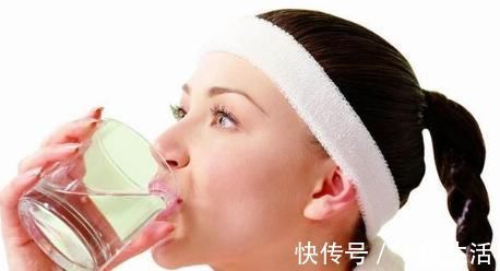 喝酒|加速衰老的“根源”不是年龄,也不是熬夜喝酒,排第一的别再忽视