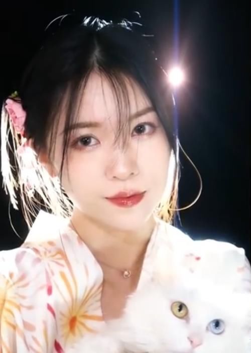 年纪|小姐姐仿妆神明少女,开始:年纪有点大吧,看到最后:竟然心动了!