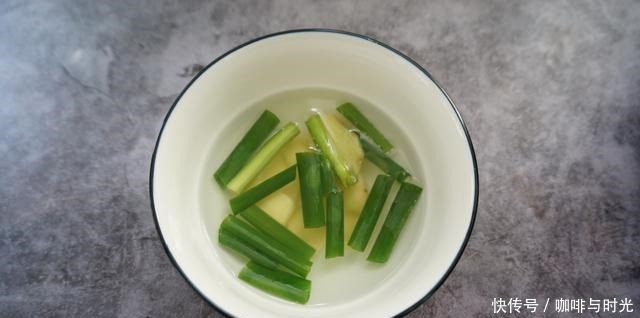 蒸肉包时,掌握这3点,包子饱满不回缩,汤汁浓郁回味无穷!