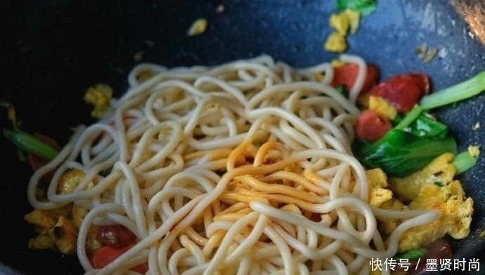 卫生|自己做炒面 既好吃也不油腻,做法简单,干净卫生, 面条筋道