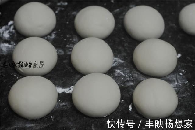 蒸馒头和包子,要学会“三次醒发”,不然出锅后死皮、塌陷口感差