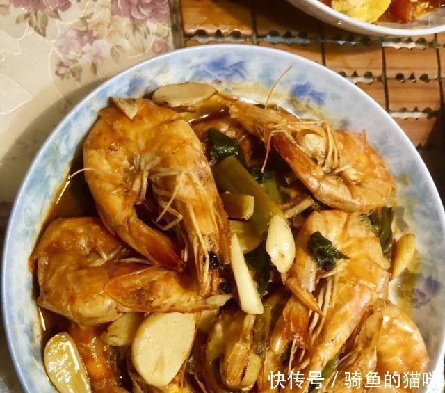 周末朋友聚会,六菜一汤的午餐,简单的家常菜,实惠又好吃!