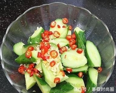 黄瓜|饭店偷学来的拌黄瓜技巧果然不一样,竟这么好吃,原来要加这个!