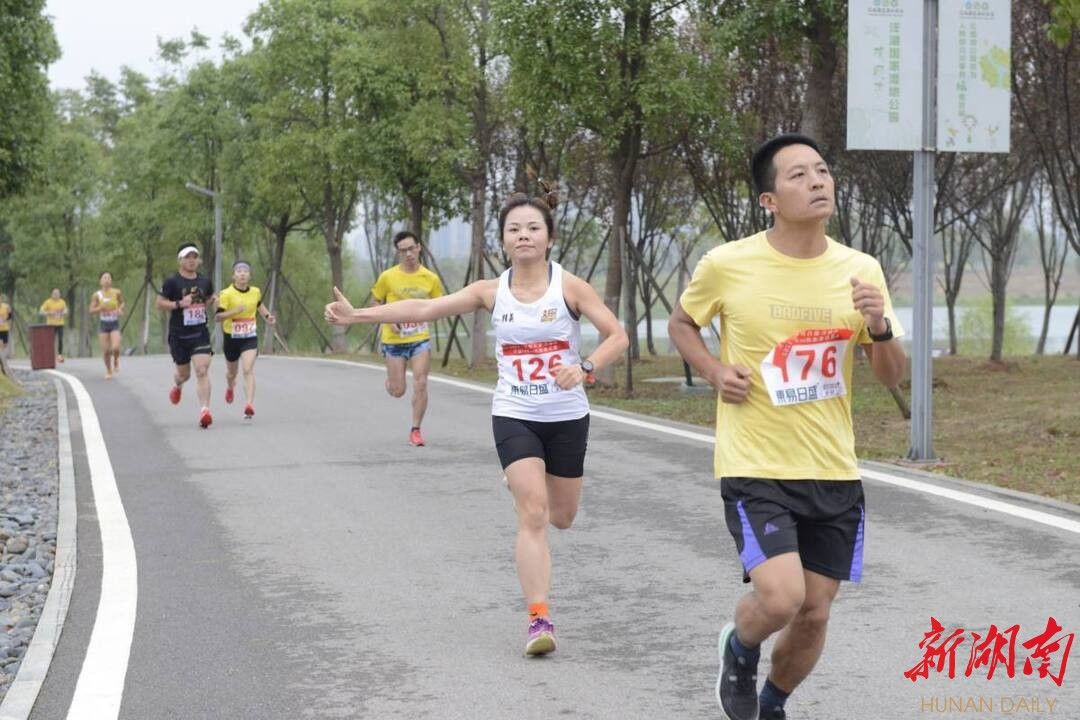 罗怡|挑战自我,强健体魄——记2021“东易日盛·洋神杯”洋湖10公里热跑邀请赛活动