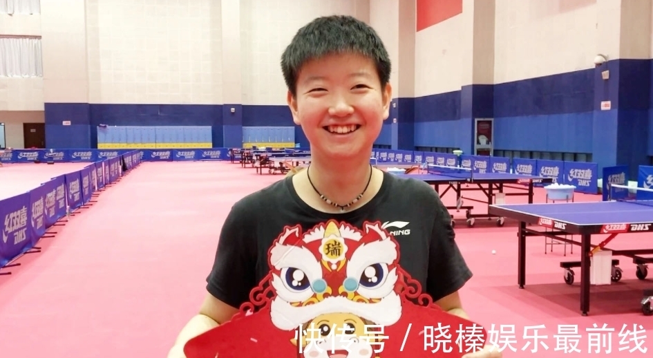 李晓霞|46岁孔令辉久违亮相!面容憔悴明显苍老,消失多年热衷紫砂壶