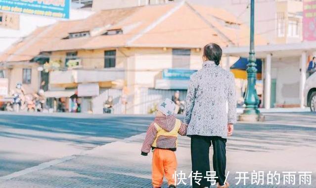 带娃|“上班式带娃”成新潮流,孩子有人照看,老人和子女也相互不打扰