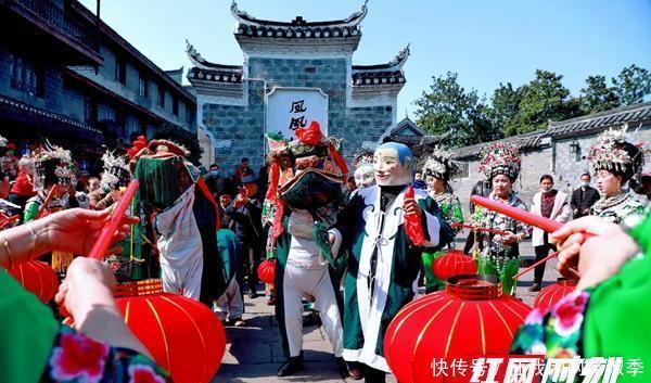 中年|凤凰春节假期旅游市场持续火爆 共接待游客28.35万人次