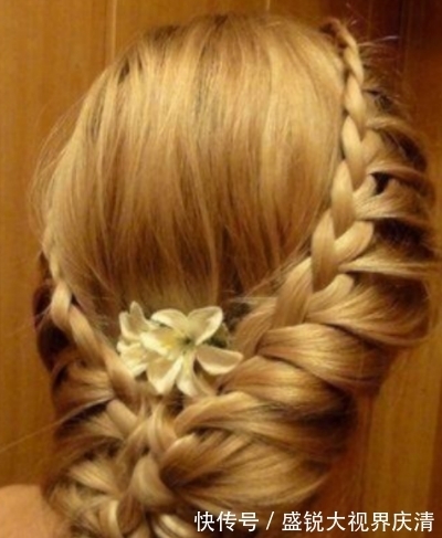 短发|不管一个女人有多老,这些发型直接淘汰