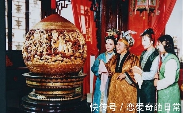 红楼梦!红楼梦:和夏家两代联姻,跟掌柜的做世交!薛宝钗出身不如夏金桂