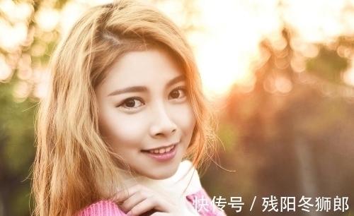 秋水!一池秋水一帘诗,半卷闲愁携入梦;九赋伤秋词,缕缕心音凭雁送