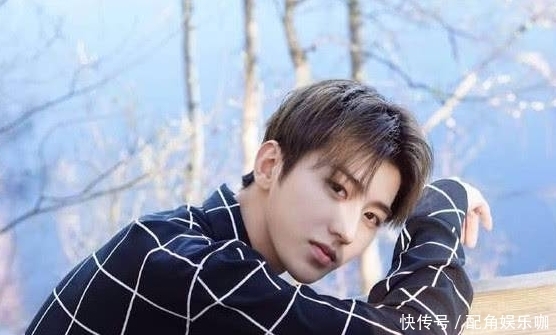 生无可恋 蔡徐坤三亚穿羽绒服,沙溢生无可恋,一个夏天一个冬天《奔跑吧》