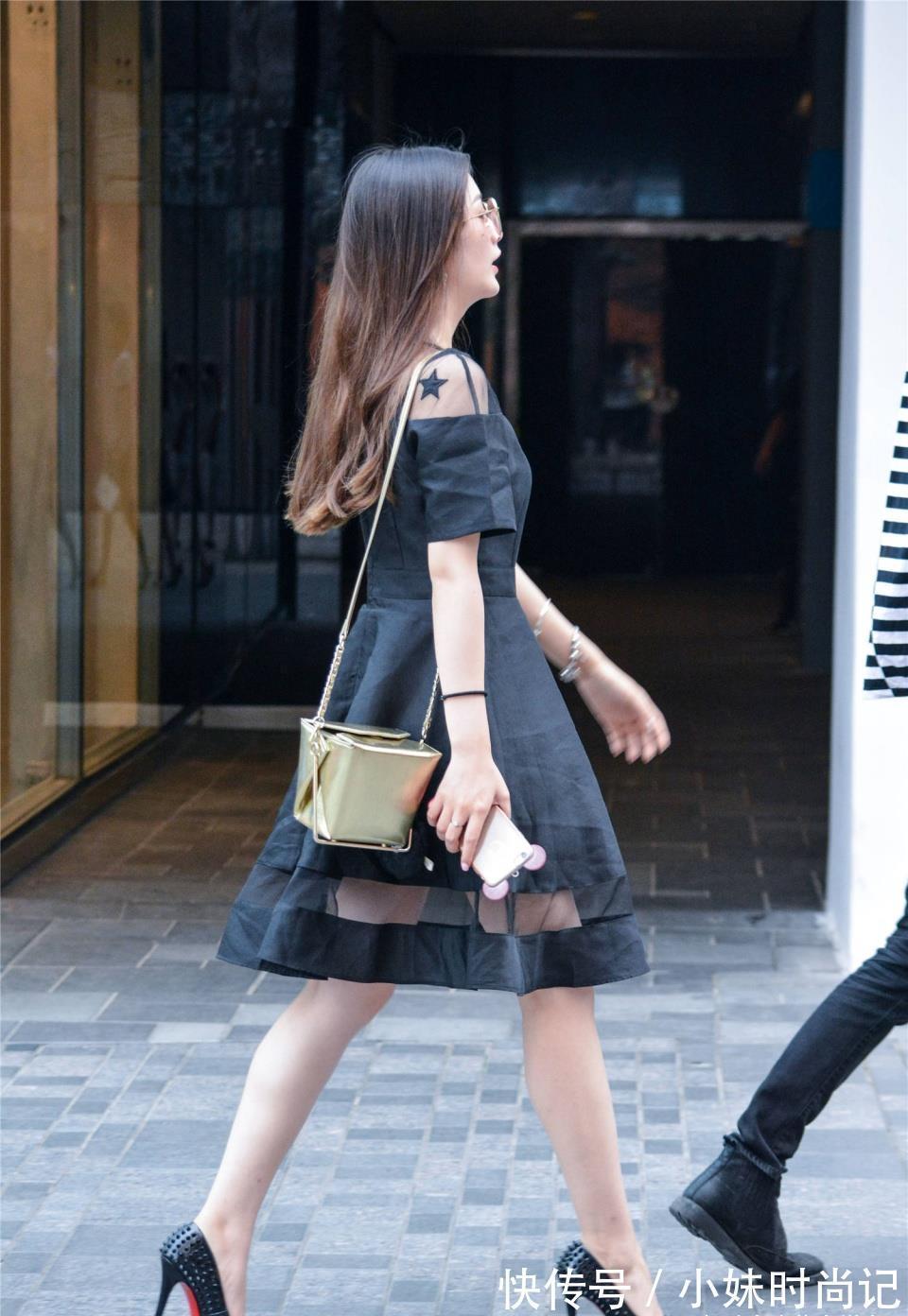 搭配|黑色连衣裙,搭配尖头细跟铆钉单鞋,一款粉色墨镜,更显精神