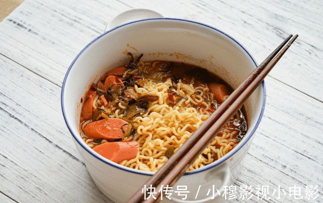 食物|18岁高中生查出了高血压，提醒：1种食物的含盐量高，平常要少吃