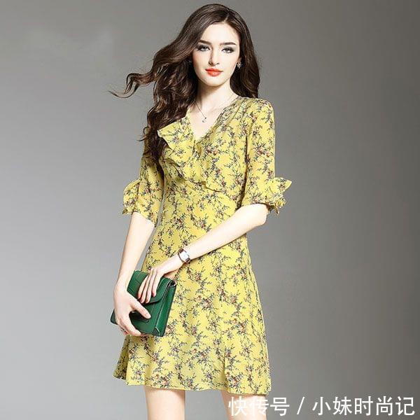 真丝|高贵又优雅的真丝连衣裙,搭配双高跟鞋,凉爽又不失名媛范