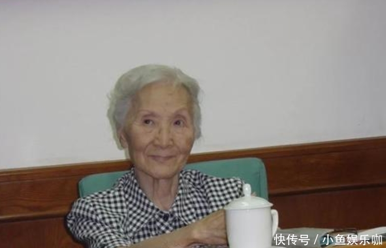 李佩:中年丧夫,老年丧女,依然保持着尊严、体面地生活