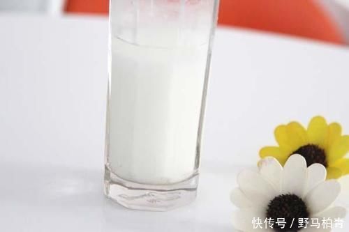 喝牛奶|糖尿病能喝牛奶吗?医生提醒:不同奶升糖指数不同,别喝错了