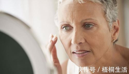 激素|女性开始衰老时，“脸部”会有3个表现，若一个不占，说明还年轻