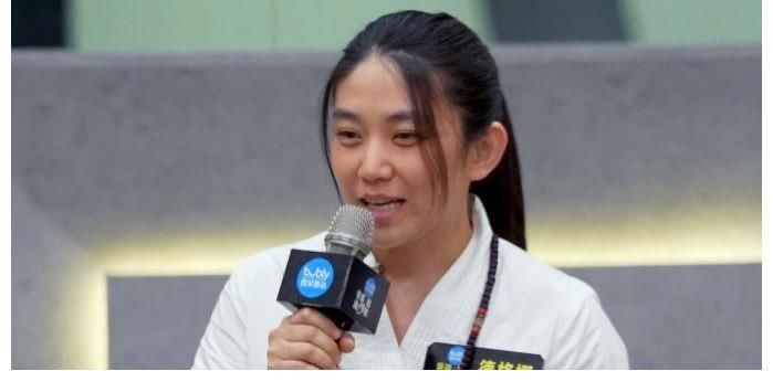 《導(dǎo)演請指教》開播！吳鎮(zhèn)宇說話引熱議，郝蕾跟王晶不敢茍同！