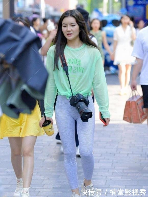 新穿搭 夏日新穿搭,防晒衣配健美裤,穿出简约又朦胧的美,好看又有范!