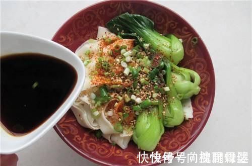 早上不吃包子,一碗面下肚,开胃又解腻,还暖身子,不揉面不醒面