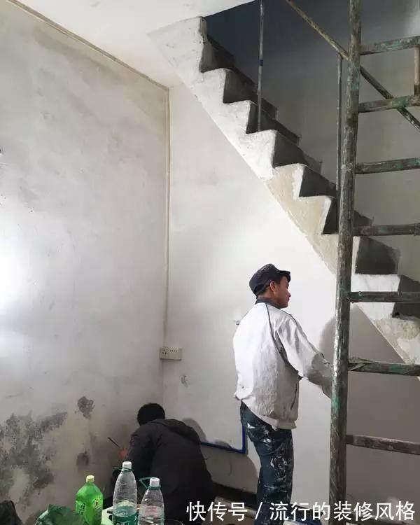 房东|450租的两层出租屋,乌漆嘛黑卧室都不敢住,改造后朋友都说很赞