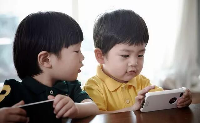 自制力|孩子多大才能给“配手机”不是10岁也不是15岁,而是这个年龄