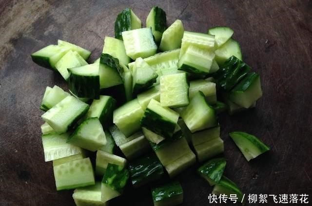 素菜|鸡蛋干拌花生米,别看是素菜,配上一杯小酒美的很