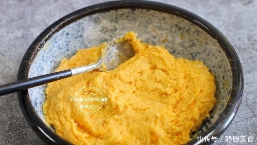 用红薯做可口小零食,香甜软糯,孩子一口一个,眨眼就光盘