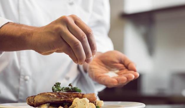 人过了50岁,高压160、低压100需要吃降压药吗?听听医生怎么说