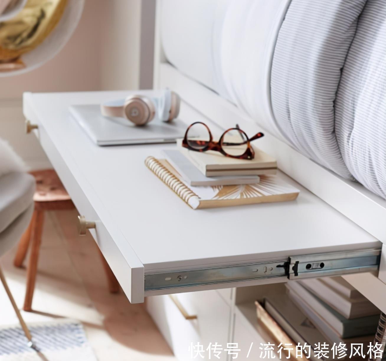 床头柜|床头柜真心没必要放,换成抽拉板作用性更强,卧室再小也能装!