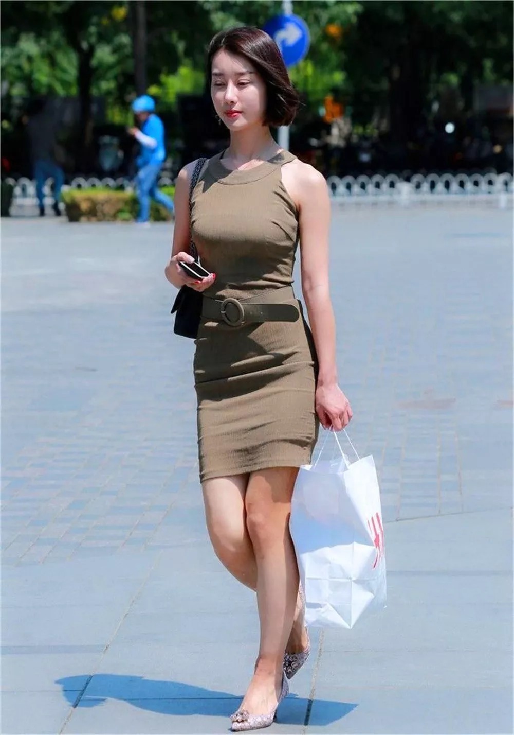 展示|气质女性时尚穿搭,高跟鞋展示出清纯可人的姿态