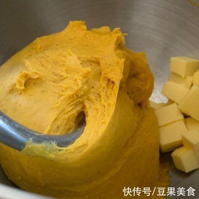 你和幸福就差这一份毛毛虫南瓜全麦排包