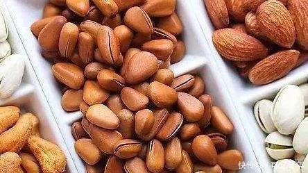  坚果|年过半百之后，血管易堵塞，试试每日一把它，通血管，治疗小毛病