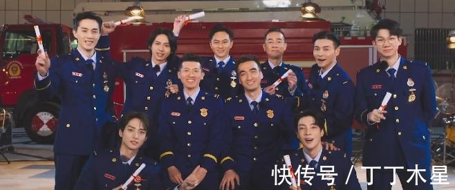 陈小春、张智霖催泪合唱《真的英雄》，站长手写信破防了