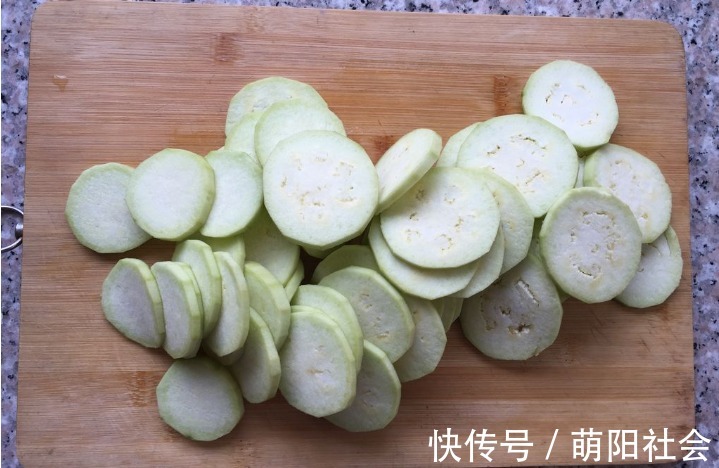 可口|这样吃茄子你见过吗简单快捷，香酥可口，上桌抢着吃