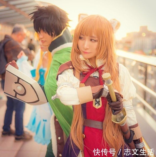 面对镜头|夫妇变闺蜜?一家三口玩cosplay,结果爸爸成了女装大佬