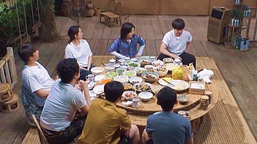 都夸黃磊炸鮮奶好吃,可看到桌上的剩菜,能不能對(duì)觀眾真誠(chéng)點(diǎn)