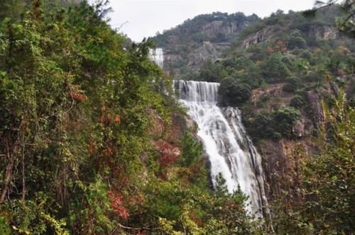 天台磐安游之四，踏上试与黄果树瀑布一决高低的天台山桐柏大瀑布