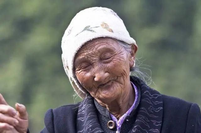 寿命|【健康宝典】人活到多大岁数才算长寿?其实能活到这岁数就可以了,要知足