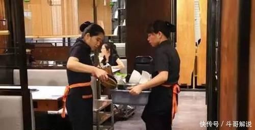 桌子|火锅店女服务员晒出工资条 工资低, 想辞职, 网友的评论炸锅了