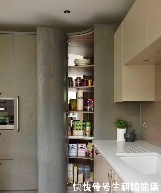 日本|把厨房转角利用好,建个1㎡小杂物间,收纳能力不比日本差!