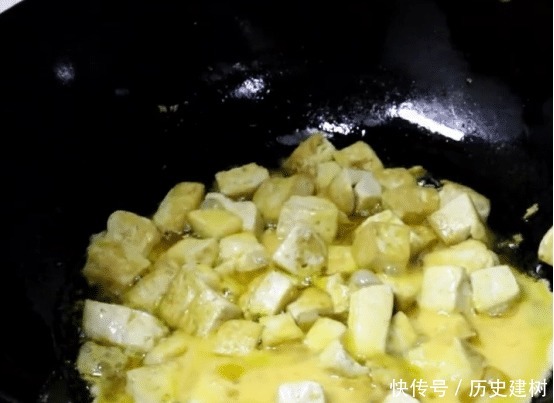 鸡蛋|两个鸡蛋,一个豆腐、简单又美味