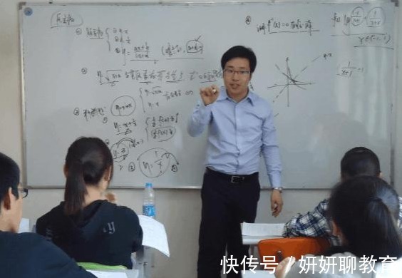破解|上海一数学老师“破解”双减,每天发20条朋友圈,家长暗自窃喜