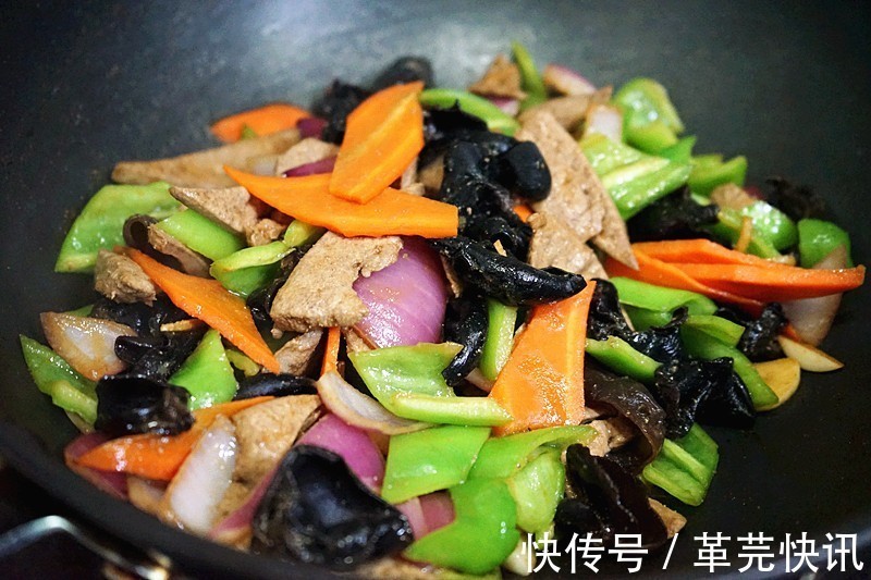 吃起来|这猪肝只要烹饪的方式对了,吃起来一点也不腥,还很入味