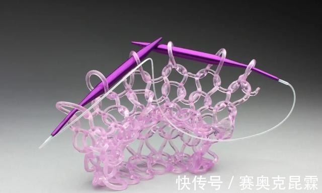 色彩#她是用玻璃雕塑“织毛衣”的第一人,这质感极其逼真!手太牛逼了